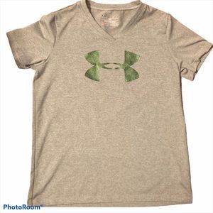 UNDER ARMOUR girls V- neck Logo T-Shirt Medium